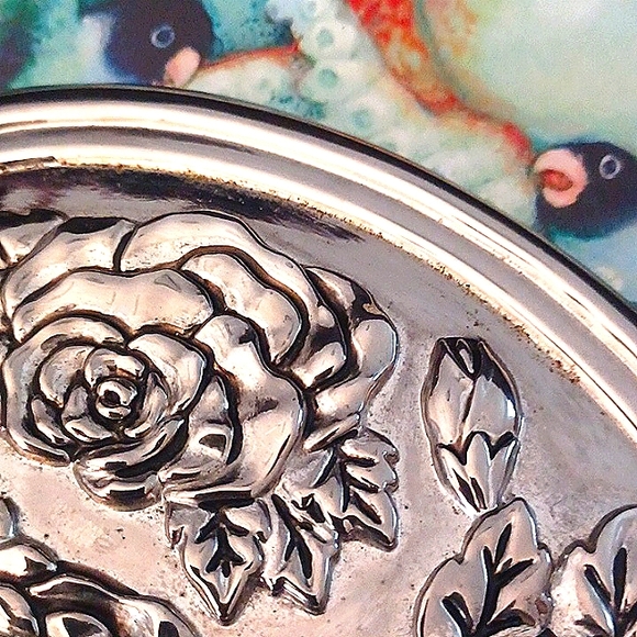 Antique silver rose embellished handheld mirror - Picture 6 of 6